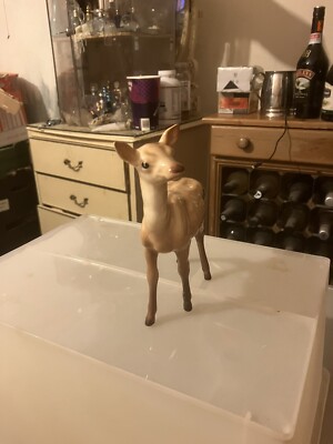BESWICK REH HIRSCH FIGUR, 999A.