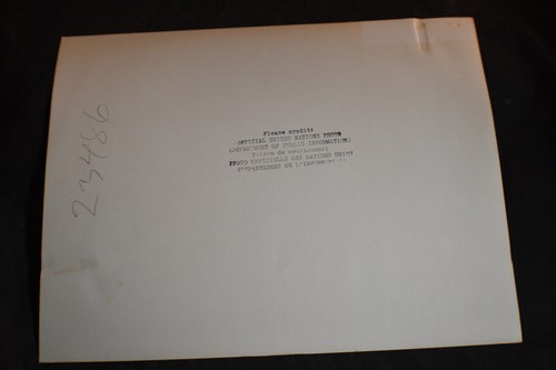 1946 *ORIGINAL* United Nations Guard with Child Press Photo - Picture 5 of 6