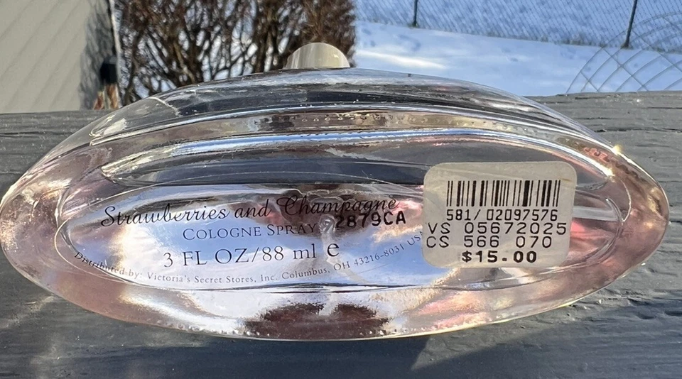 Victoria's Secret Garden FRESAS Y CHAMPÁN Colonia Spray 3 fl oz 95% Completo Foto 2 de 2