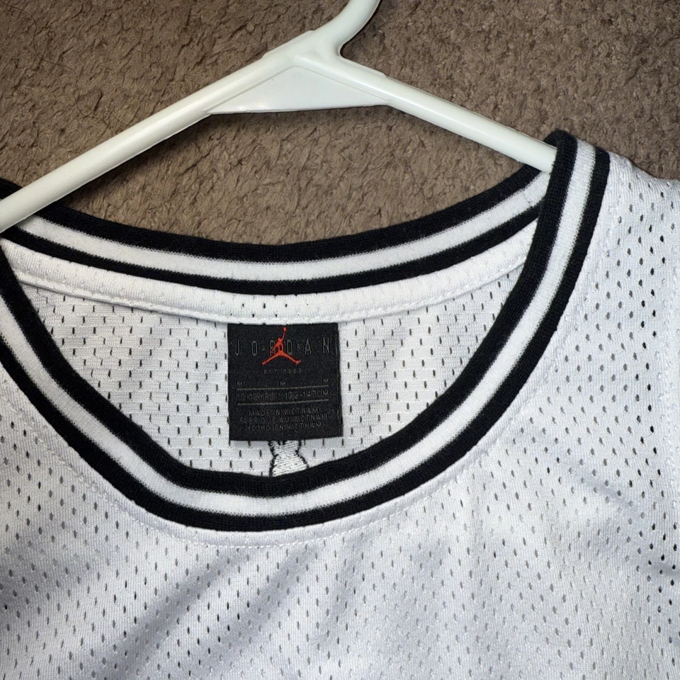 Camiseta deportiva de baloncesto Nike Air Jordan #23 blanca roja negra juvenil M 10-12 años Foto 4 de 4