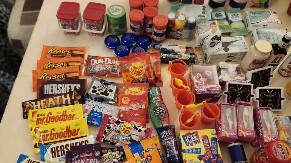 Zuru Mini Brands Gran Lote de 230+ Juguetes Mixtos Accesorios, Comida y Más, Usado en Excelente Condición - RARO Foto 2 de 4