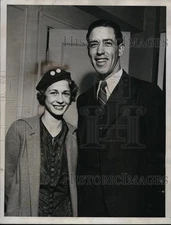 1934 Press Photo Pitcher Paul Dean & friend Betty Holt - nes33672