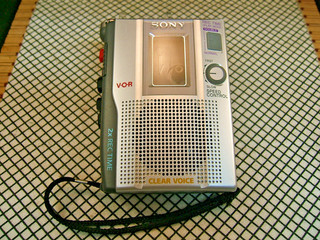 SONY WALKMAN NICE PORTABLE CASSETTE TAPE VOICE RECORDER/PLAYER TCM 200 DV V O R