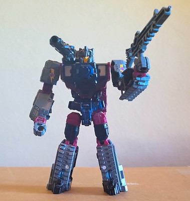 Hasbro Transformers Titans Return Decepticon Quake With Character Card
