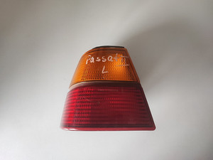 VW Passat 32B Schrägheck Rücklicht Leuchte links 321945111T