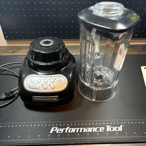 KitchenAid Household 5 Speed Blender Model KSB560 Black w/56 Oz Pitcher - Tested - Picture 4 of 5