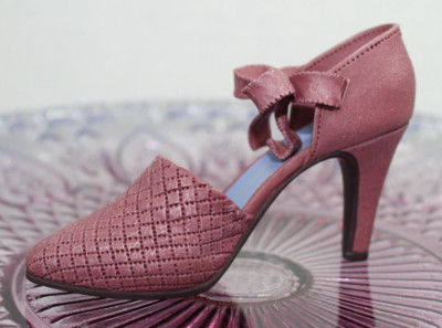 BLUSH JUST THE RIGHT COLLECTIBLE SHOE BY RAINE #25020 JTRS NEW IN BOX 1999