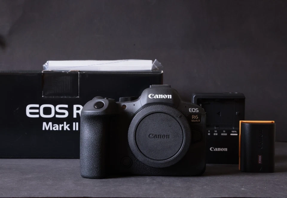 Canon EOS R6 Mark II Body  0% Auslösungen, Vom Händler