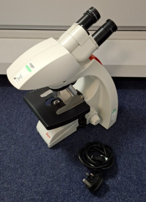 Leica DM750 Binokulares biologisches Mikroskop