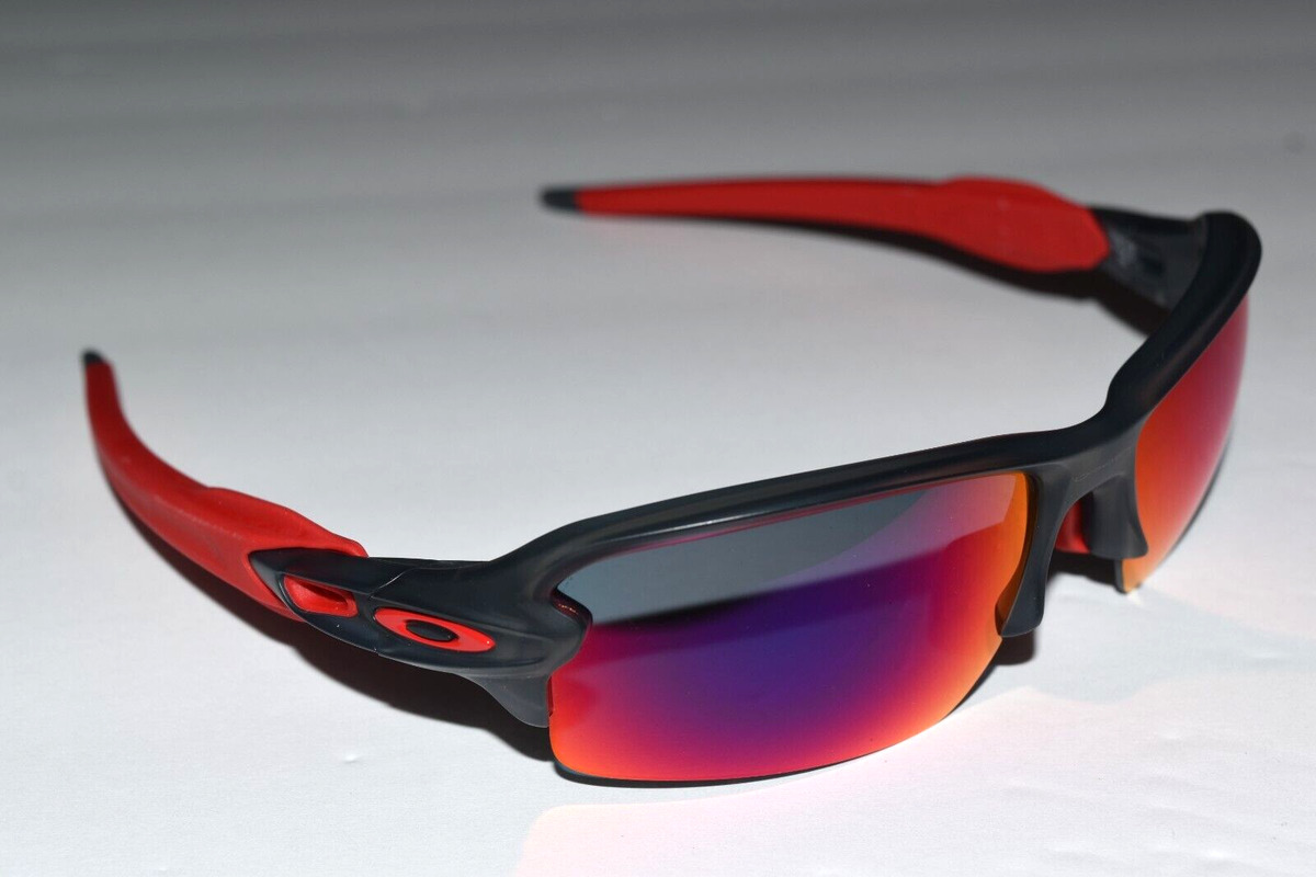 oakley flak 2.0 Matte Grey Smoke Frame W/ +red Iridium Lens