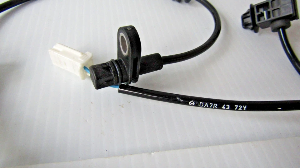 Sensor de velocidad ABS trasero izquierdo DA7R4372Y para Scion iA YARIS IA 2016 Foto 3 de 4