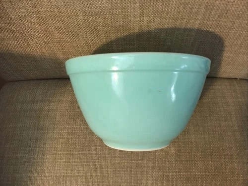 Vintage Pyrex 401 Turquoise Blue 750ml Mixing Bowl Milk Glass