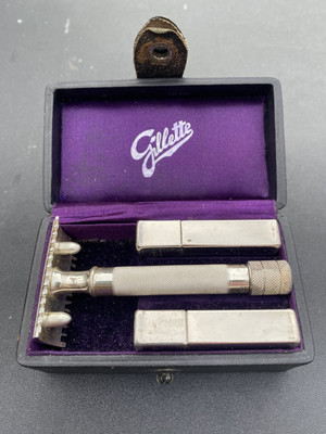 Superb Vintage 1909/10 ''Standard'' Old Type Safety Razor Set with Booklet