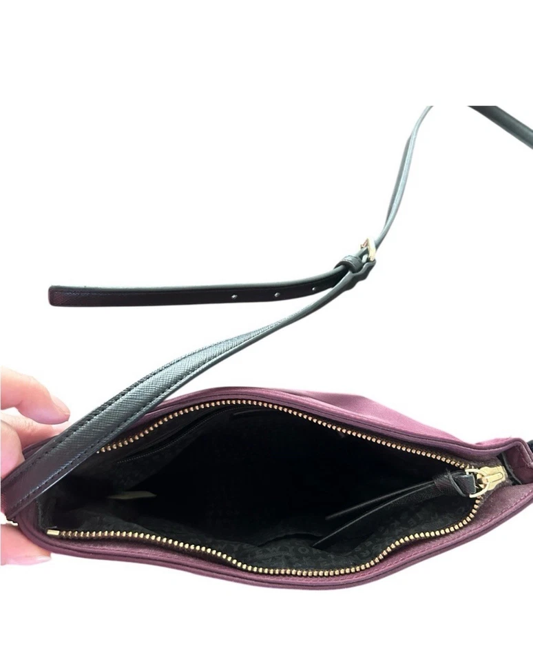 Bandolera Kate Spade nailon ciruela profunda Foto 4 de 4