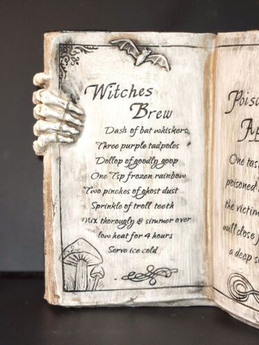 Halloween Deko offenes Zauberbuch Hexen Brautrank & Gift Apfel Skelett Hand - Bild 2 von 13