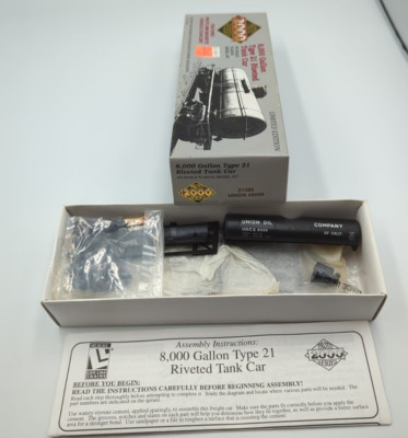 HO Proto 2000 21285 Union Oil LTD 8000 Gal Single Dome Riveted Tank Car NOS