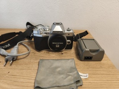 Olympus OM-D E-M10 Mark III Systemkamera silber