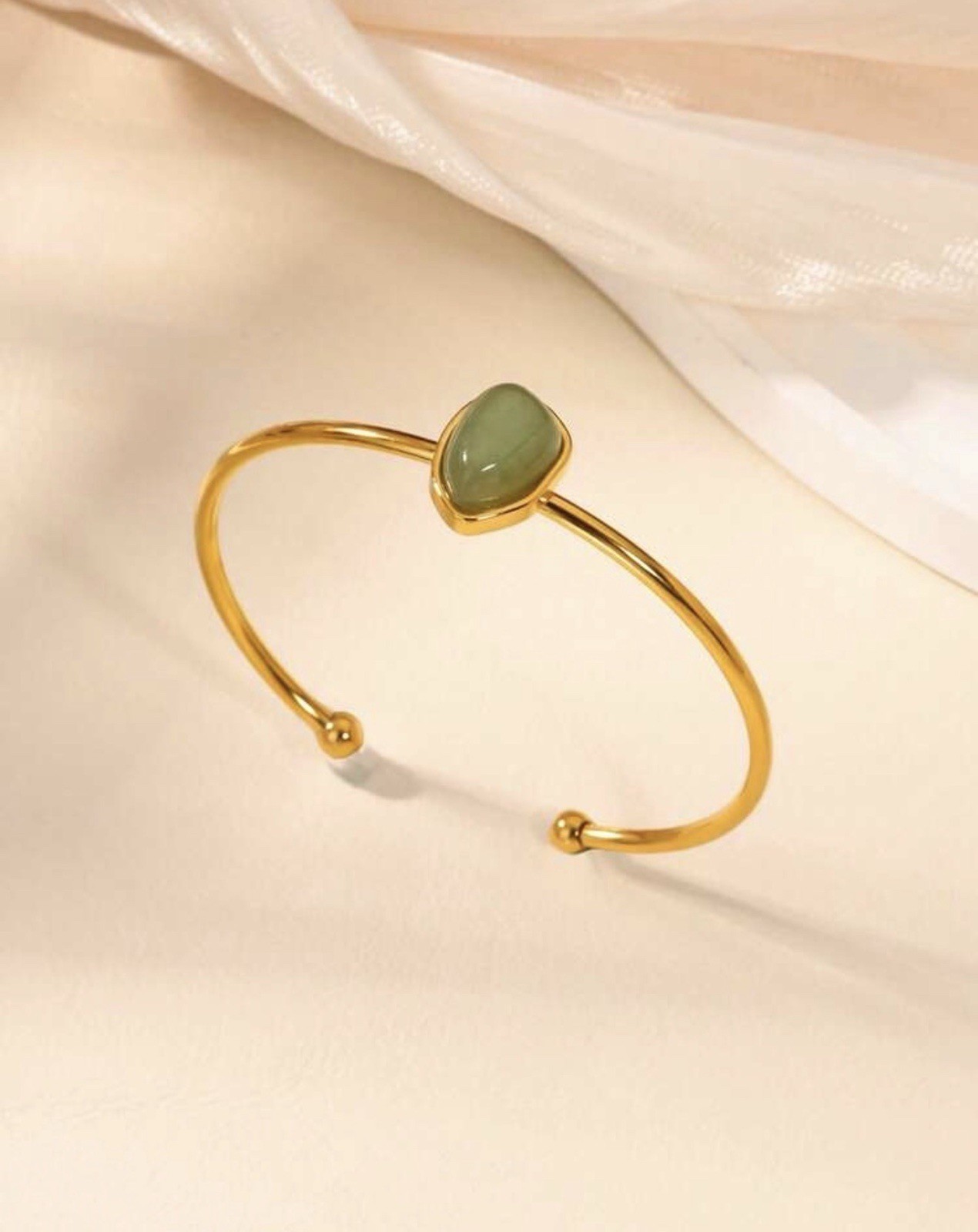 Bracelet jonc en acier inoxydable doré et pierre précieuse verte, bijou rigide tendance femme