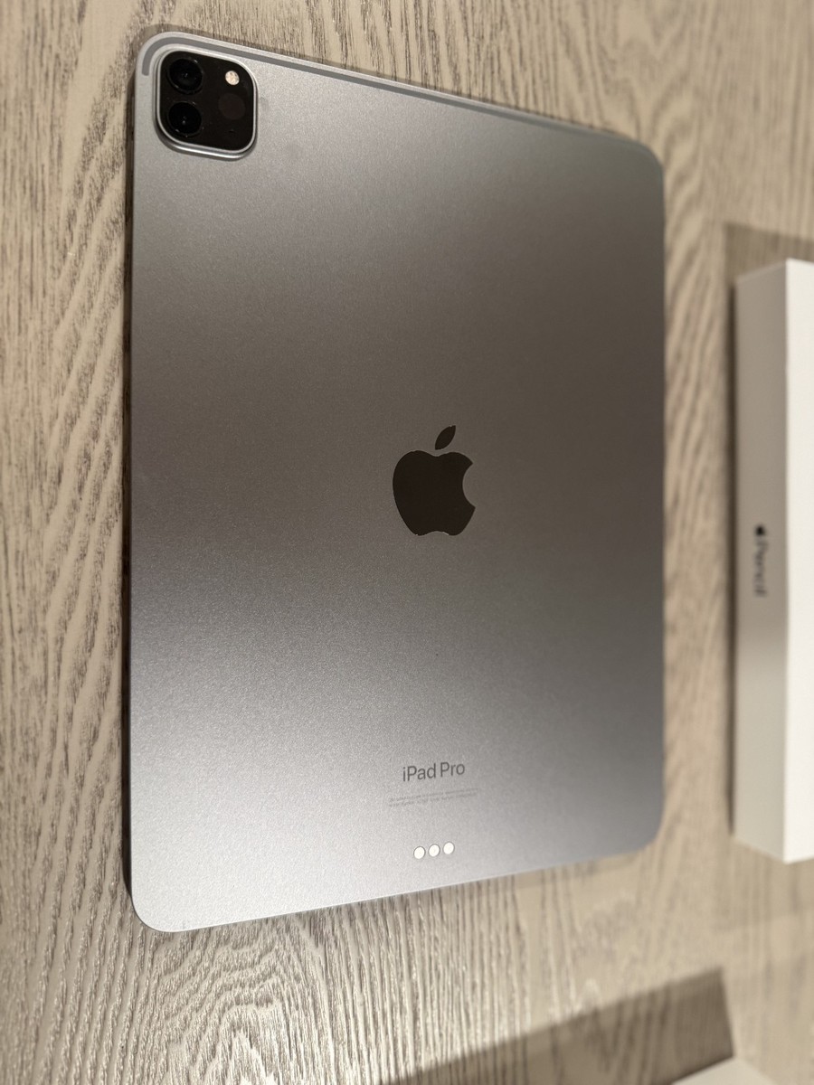Apple iPad Pro 11in 4th Gen M2, 256GB, w/ logitech combo touch