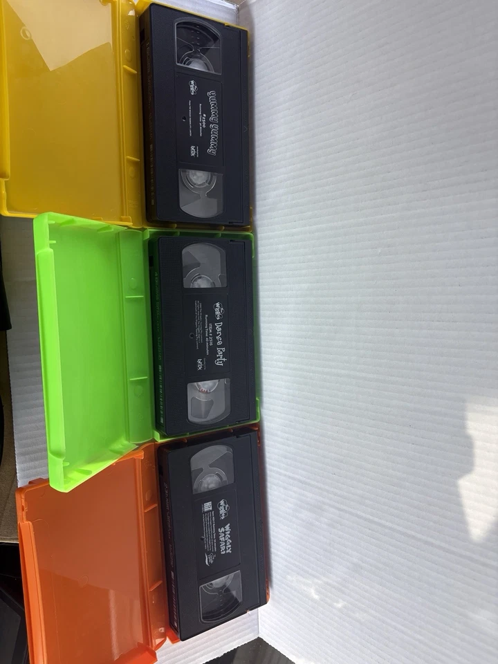 8 Vtg Wiggles Vhs Clam Shell Yummy, Dance Party,Wiggly Safari,World,Hoop Nice! - Image 4 of 4