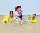 Vtg CABBAGE PATCH DOLLS FIGURES Babies  1984 Beds Hospital Babyland General PVC
