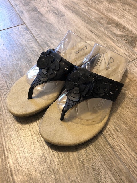 clarks flip flops flower