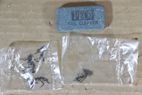 HORNBY R207 TRACK PINS & PECO track CLEANING RUBBER ob - Picture 2 of 4