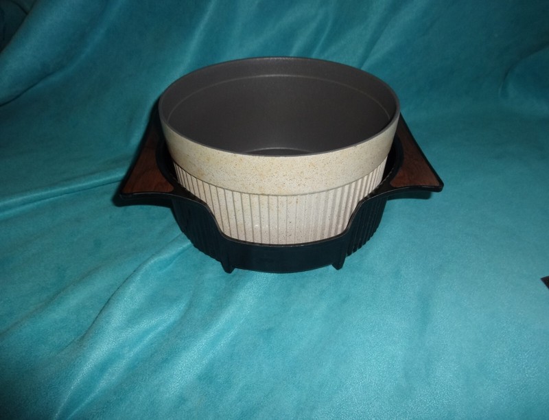 Nordic Ware La Soufflee Casserole soufflé Dish+Server  Vintage HTF non stick