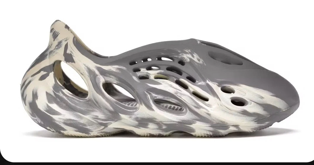 Preços baixos em Yeezy Foam RNNR MXT Moon Gray | eBay