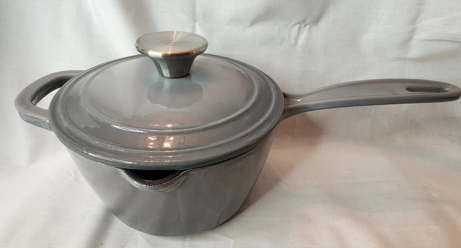 Crofton enameled cast iron Dutch oven with a 1.75-quart capacity High Quality