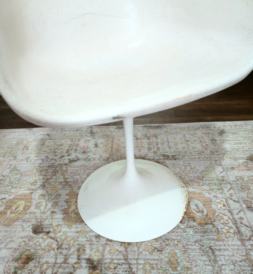 Silla Tulipán Giratoria Estilo Vintage de Eero Saarinen Knoll Blanca Foto 3 de 4