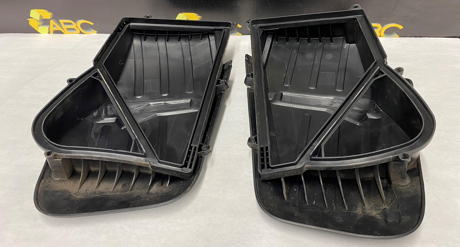 2007 Bentley Flying Spur Air Intake Upper Filter Housing Set (2) OEM
