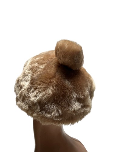 Vintage Tan Faux Fur Beret Hat w/ Pom Pom One Size Fits All Union Tag - Picture 2 of 4