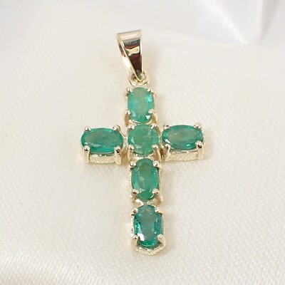 1.64cts Natural Green Emerald Gemstone Cross Pendant, 375 9k 9ct Yellow Gold