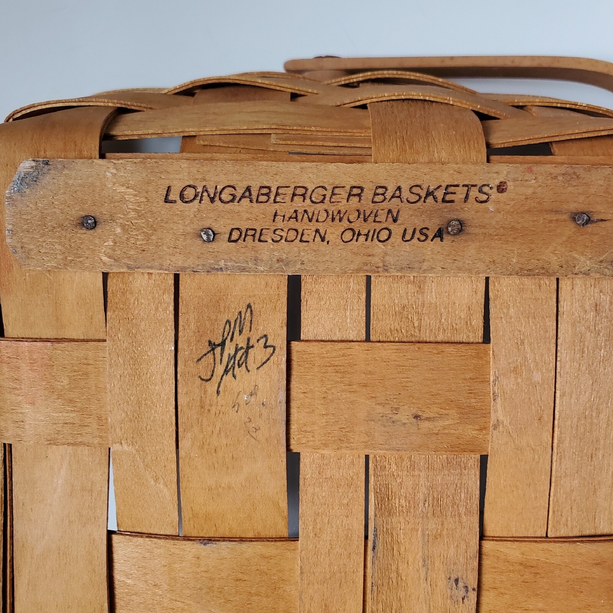 Longaberger Basket With Apple Knob Wood Lid & Plastic Liner Longaberger Basket With Apple Knob Wood Lid & Plastic Liner