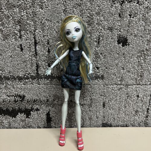 Monster High Webbed Hands 2008 Grey Skin Blue Lips Fashion Sea Monster Doll