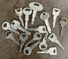 Vintage Ford Automotive Car Keys Double Sided Ignitiondoortrunk Nice Variety