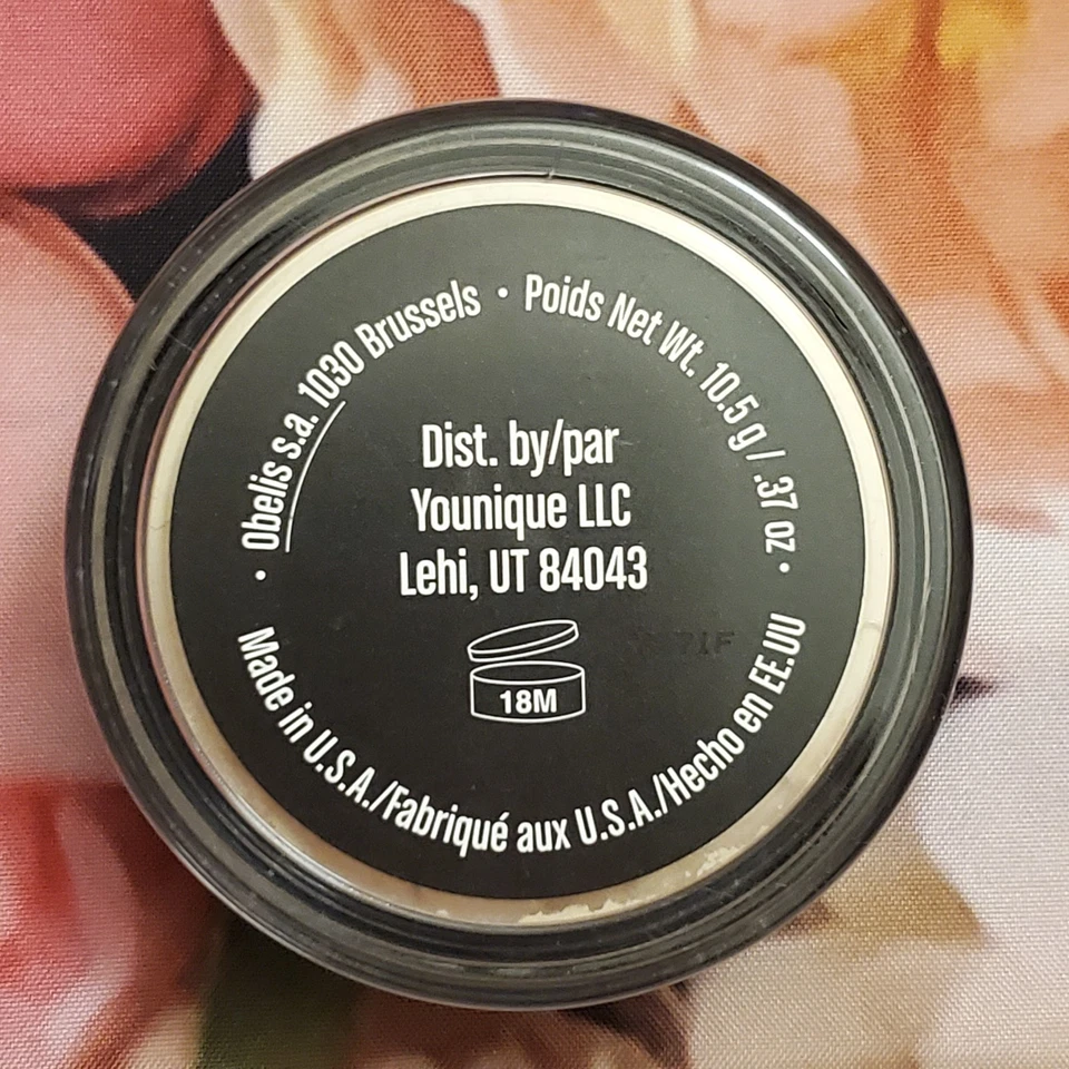 Younique Touch Behold TRANSLUCENT SETTING POWDER O.37 Oz Sealed - Image 3 of 4