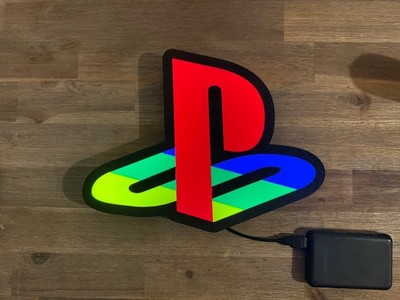 PlayStation Inspiriertes Leuchtlogo - USB LED Schild - Gaming Room Deko - 24 cm