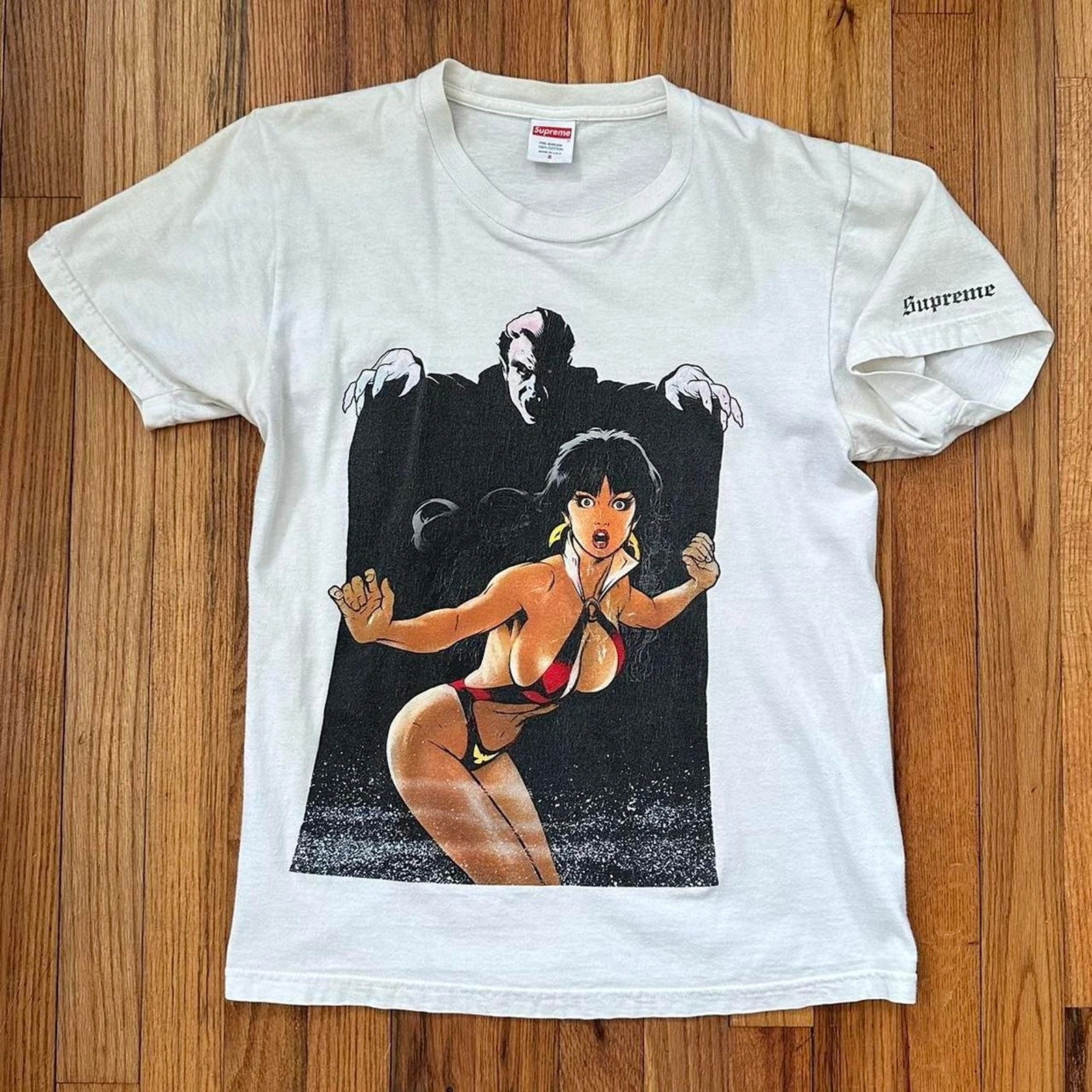 T shirt Supreme Vampirella SS17 grunge streetwear skate taille S 18x26