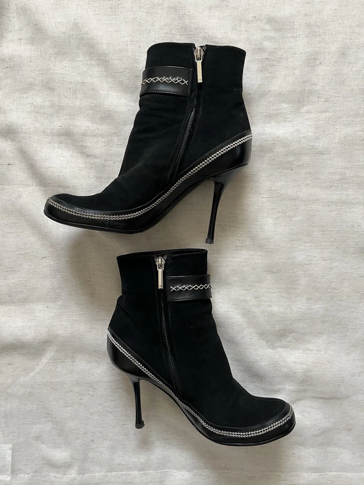 Botines Christian Dior Vintage Y2K 2005 John Galliano Negro Gamuza Emblema Foto 4 de 4
