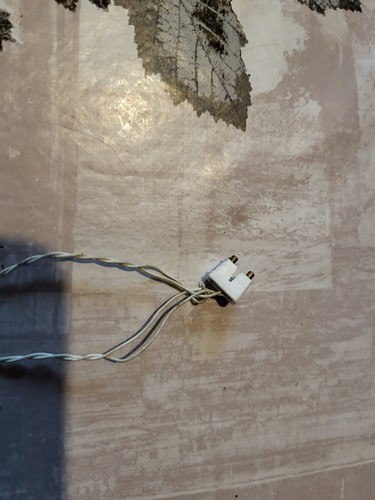 6 anciens éclairage 3.5V avec ou sans prise dont 1 rouge pour maison de poupées - Photo 8/12