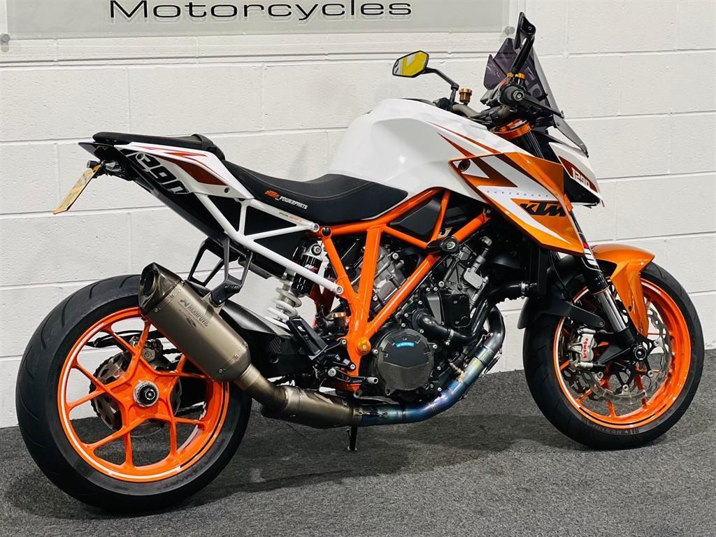 KTM Superduke 1290 R SPECIAL EDITION ! FULL AKRAPOVIC EXHAUST ! CARBON