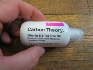 carbon theory vitamin e & tea tree oil breakout control facial moisturiser