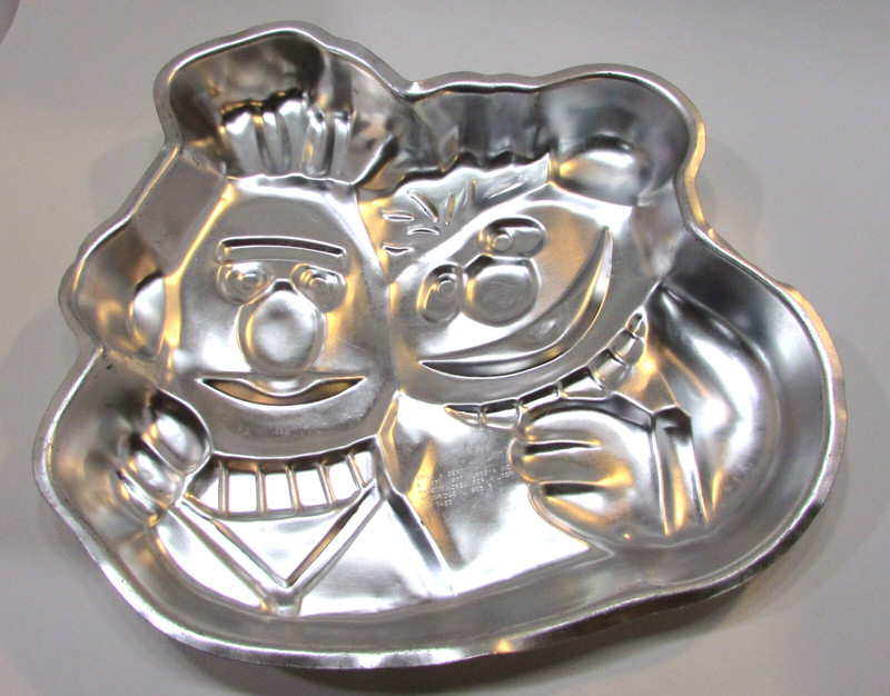 Vintage 1971 Bert Ernie Muppets Sesame Street Wilton Aluminum Cake Pan 502-7423