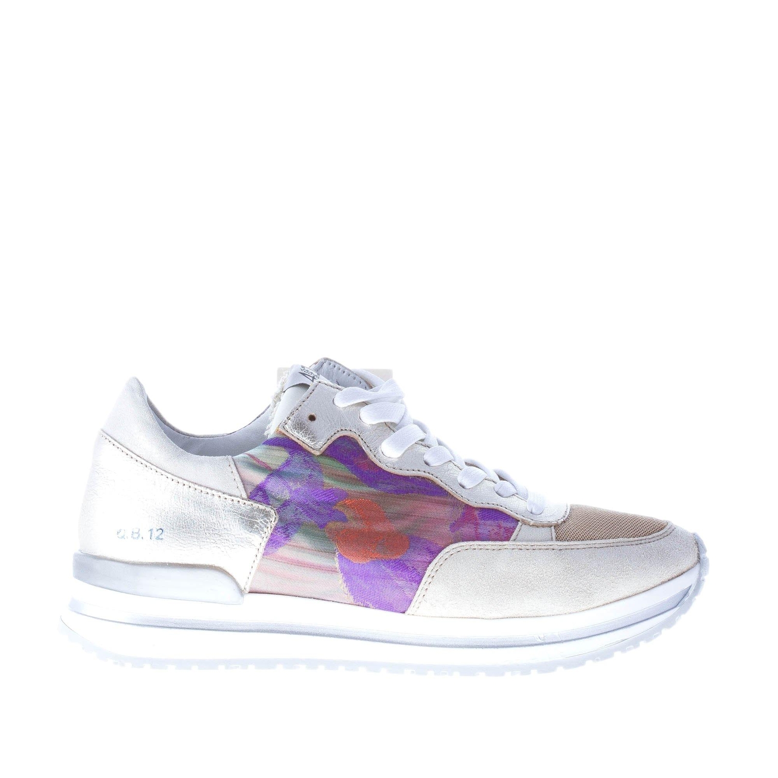 Кроссовки QUATTROBARRADODICI scarpe donna бежевого цвета от camoscio con stampa floreale