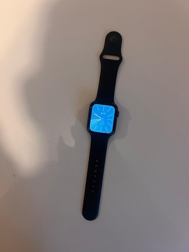Apple Watch Series 5 44mm Space Grau Aluminium - Display funktioniert aber Risse