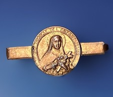 Vintage Catholic Saint Therese De Enfant Jesus Gold Tone Religious Medal Pin