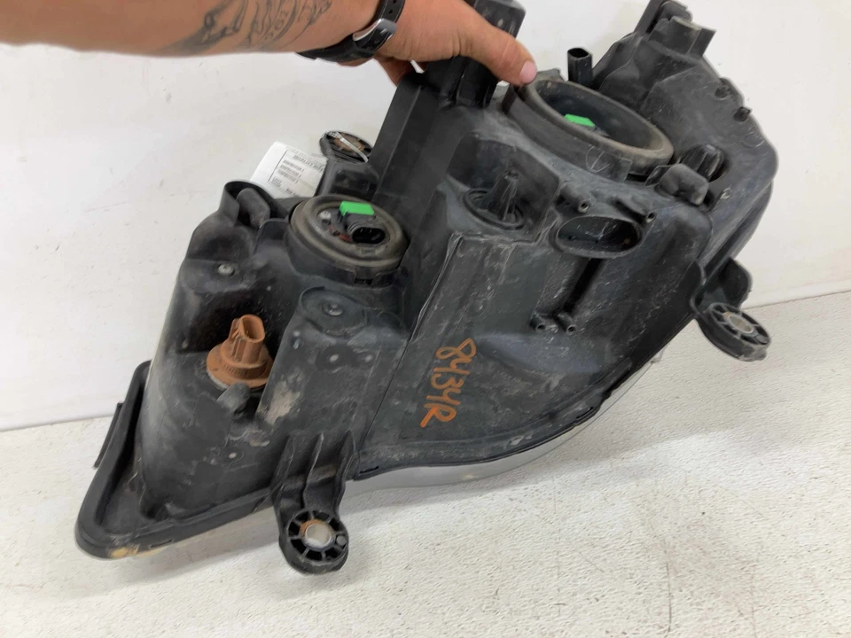 16 DODGE CARAVAN Headlamp Assembly Right Passenger - Image 4 of 4