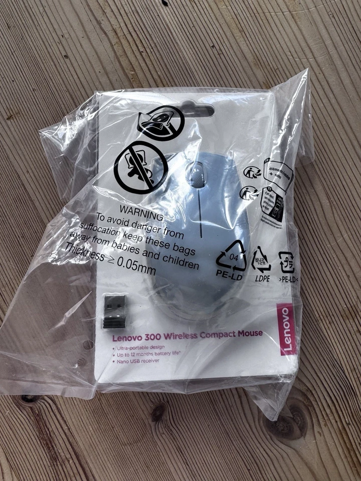 Lenovo 300 Wireless Compact Mouse (Frost Blue) with Battery & Receiver - Image 3 of 3